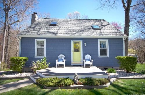 57 Oakwood Rd, Niantic, CT 06357-2038
