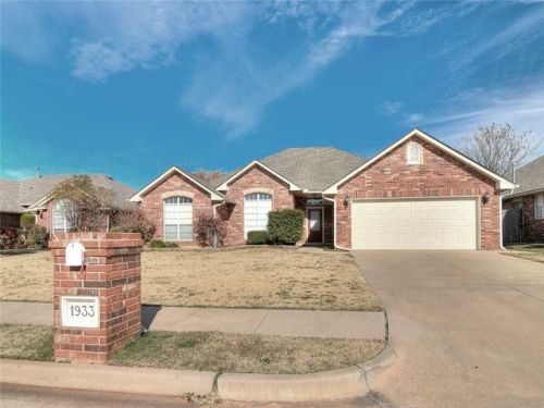 1933 Oxford St, Edmond, OK 73013-2980