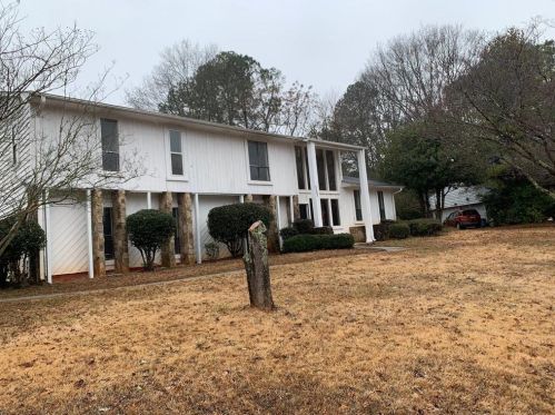 1857 Canberra Dr, Stone Mountain, GA 30088-3624