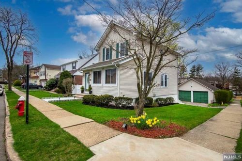 1666 Shelbourne St, Teaneck, NJ 07666-3726