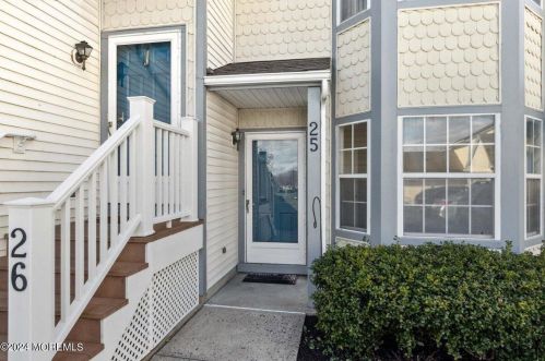25 Evergreen Ct, East Freehold, NJ 07728-4118