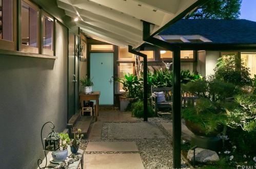 922 Parkman St, Altadena, CA 91001-1442