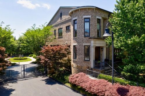 8 Honour Ave, Atlanta GA  30305-1120 exterior