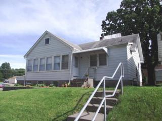 2703 Laurel St, Davenport, IA 52804-2942