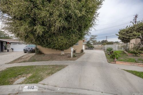 602 Center St, Santa Ana, CA 92703-4205