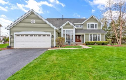 910 Glasgow Ln, Bull Valley, IL 60014-1904