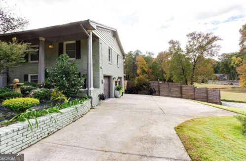 1635 Loch Lomond Trl, Atlanta, GA 30331-7429