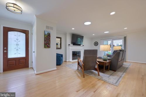 2033 Crescent Rd, York PA  17403-4760 exterior