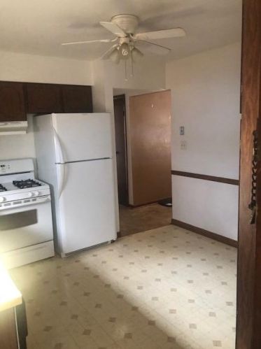 58 172nd St, Hammond, IN 46324-1850