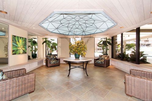 1415 Victoria St, Honolulu HI  96822-3685 exterior