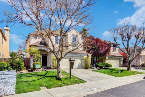 831 Chateau Cir, Vacaville CA  95687-7432 exterior