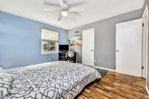 8459 Fernwell Dr, Cincinnati OH 45231-5747 exterior