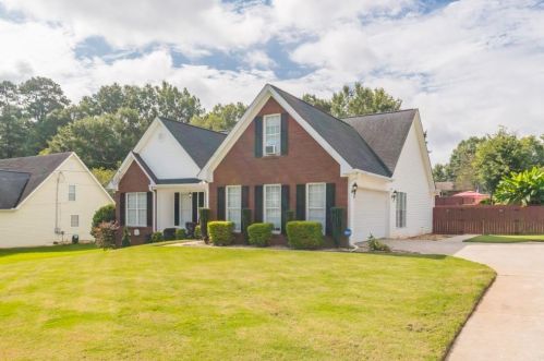 2876 Club Forest Dr, Conyers, GA 30013-4905