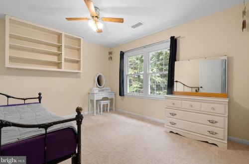 5637 Fort Corloran Dr, Springfield VA  22015-2114 exterior