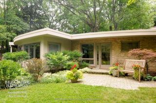 333 Juneberry Rd, Bannockburn IL  60015-3711 exterior