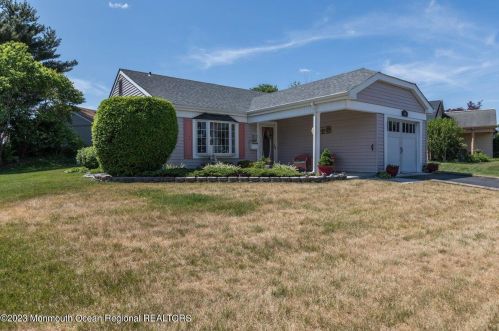 31 Westgate Pl, Lakehurst NJ  08759-6618 exterior
