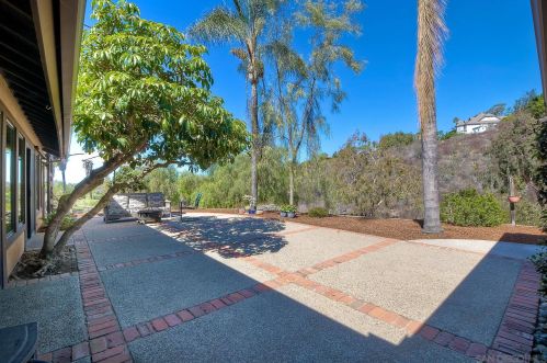 616 Estrelita Dr, Vista CA  92084-7926 exterior