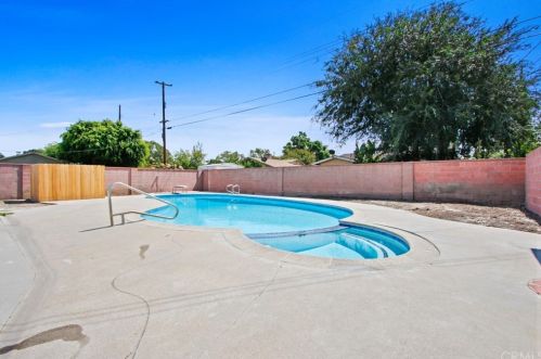 3112 Olinda Ln, Anaheim CA  92804-1721 exterior