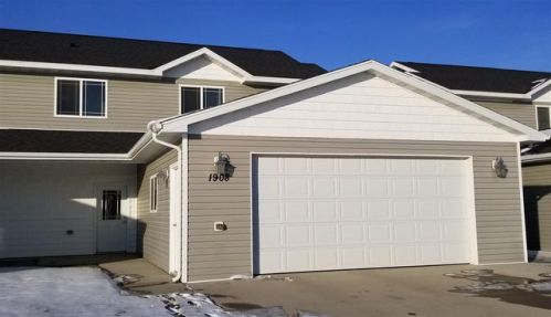 1908 23rd Ave, Minot, ND 58703-1267