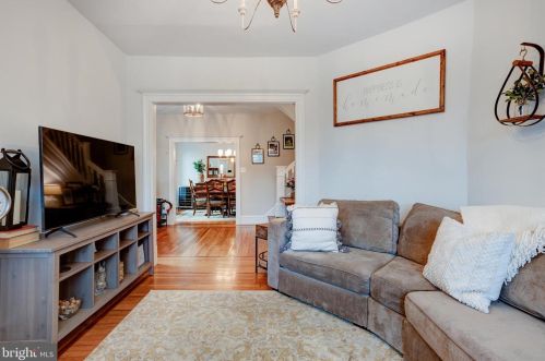 301 Gravers Ln, Philadelphia PA 19118-2802 exterior