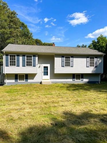 1 Beech Hill Rd, Hopkinton, RI 02804-2915