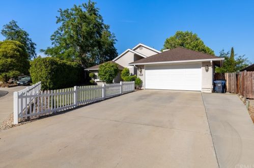542 Sacagawea Ct, Lake Nacimiento, CA 93446-2942
