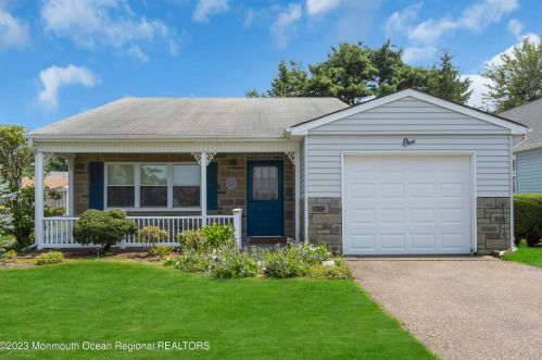 1 Edgeware Pl, Lakehurst, NJ 08759-6801
