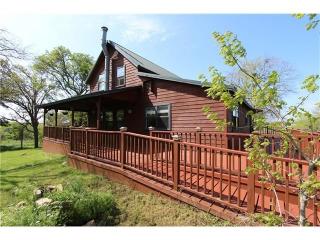 145 Shady Oaks Dr, Tilmon, TX 78616-4080