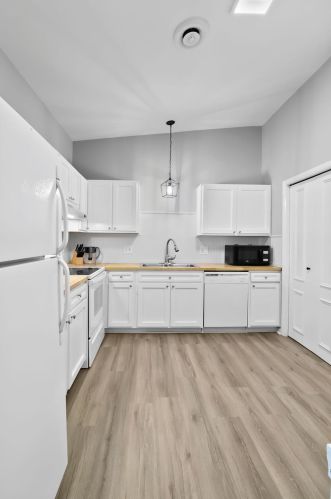 423 Fisher St, Hammond, IN 46321-2329