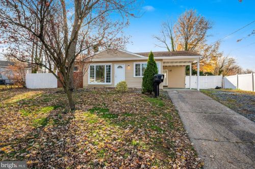 3 Farndale Rd, Somerdale, NJ 08083-2058