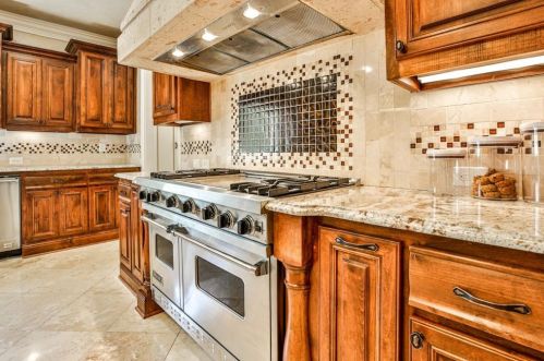 360 Cameron Ridge Dr, Atlanta GA  30328-4710 exterior