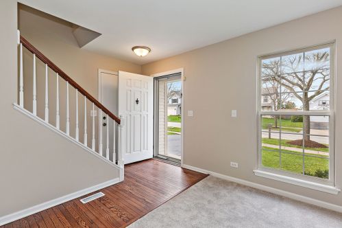 538 Maple Dr, Streamwood, IL 60107-3163