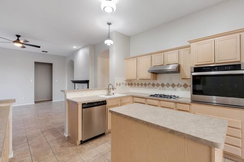 3230 Crk Mdw Ln, Garland TX 75040-2836 exterior