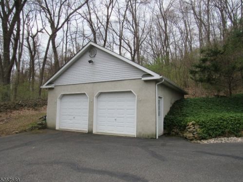 237 Anderson Rd, Clinton, NJ 08809-1003