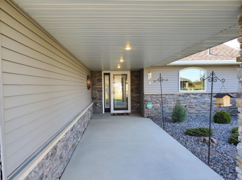 1804 Lower Trentwood Cir, Willmar, MN 56201-2274
