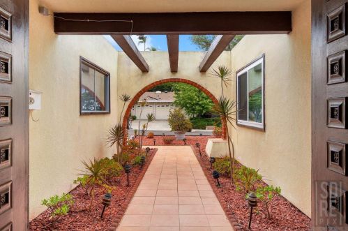 5318 Middleton Rd, San Diego, CA 92109-1524