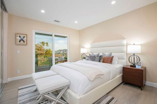 815 Moorside Dr, Glendale CA  91207-1135 exterior