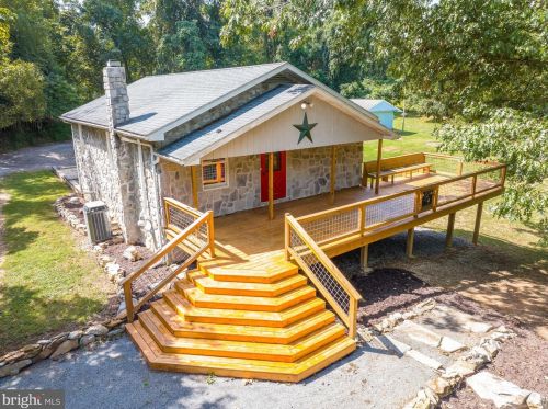 365 Big Oak Dr, Shepherdstown WV 25443-4598 exterior