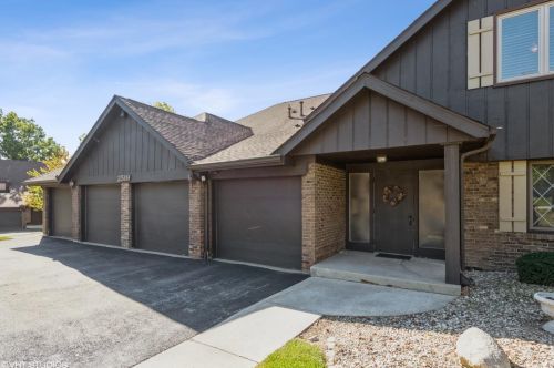 2519 Lakeshore Dr, Crown Point IN  46307-7012 exterior