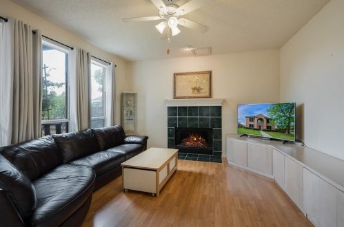 1140 Holly Dr, Carrollton TX 75010-1085 exterior