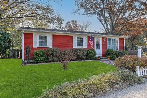 29 Spice Bush Trl, South Kingstown, RI 02882-2708