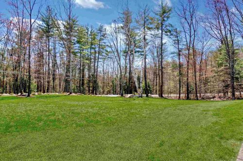 4 Greenbriar Ln, Amherst, NH 03031-1619