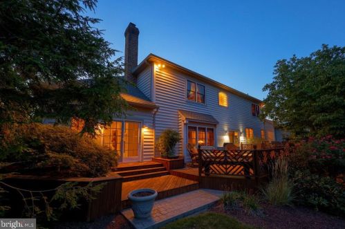 1991 Pickering Trl, Lancaster PA 17601-4972 exterior