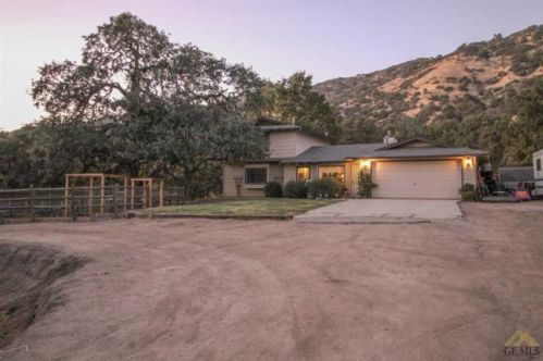 27621 Bear Valley Rd, Tehachapi, CA 93561-6538