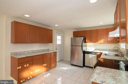 19102 Wayne Dr, Triangle VA  22172-2130 exterior