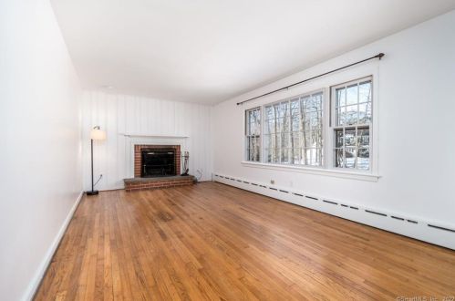 8 Crofoot Rd, Wilton CT  06897-1902 exterior