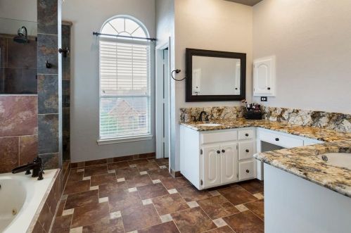 1802 Dew Vly Dr, Carrollton TX 75010-2008 exterior