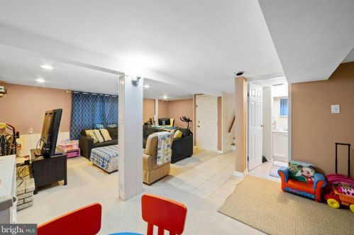 36 Copperfield Dr, Trenton NJ  08610-2031 exterior