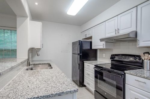 34 Arpege Way, Atlanta GA  30327-1020 exterior