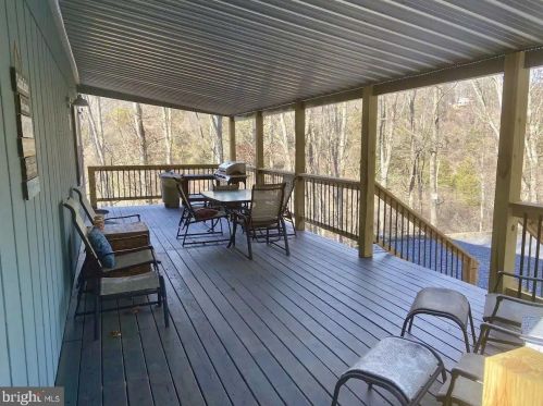15 Meadow View Dr, Lost City WV 26810-8523 exterior